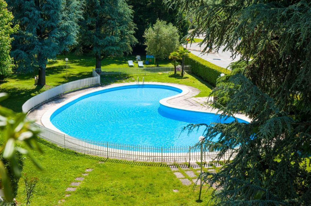 Ada Swimming Home Marone Zewnętrze zdjęcie